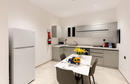 Medina Apartment | Spacious Designer Three Bedroom Home in Almadinah