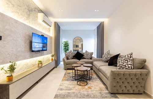 Medina Apartment | Spacious Designer Three Bedroom Home in Almadinah