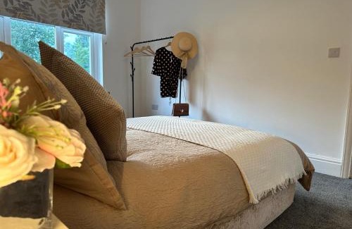 Littleover House | Spacious Detached Home with Ample Parking on the Private Drive