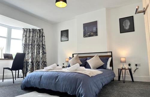 Littleover House | Spacious Detached Home with Ample Parking on the Private Drive