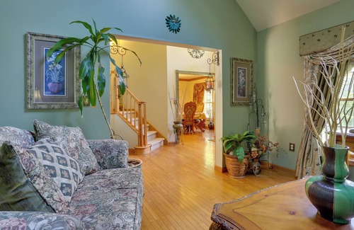 Dingmans Ferry House | Spacious Dingmans Ferry Home w/ Deck & Yard