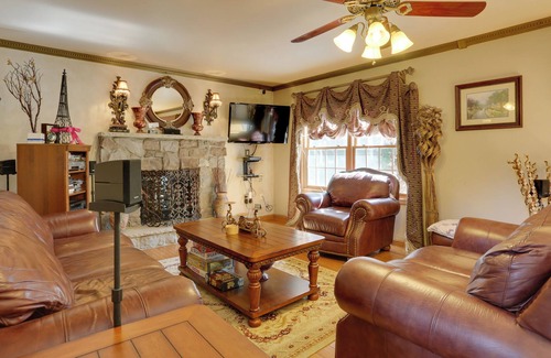 Dingmans Ferry House | Spacious Dingmans Ferry Home w/ Deck & Yard