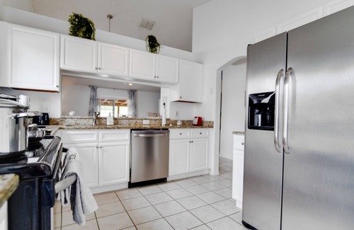 Indian Wells House | Spacious Disney Retreat - Sleeps 7 - Pet Friendly