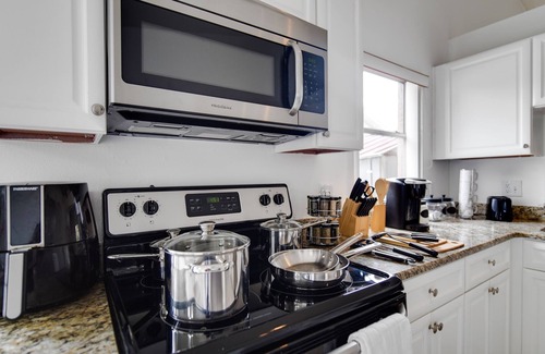 Indian Wells House | Spacious Disney Retreat - Sleeps 7 - Pet Friendly