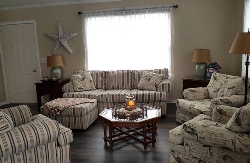 Country Club Estates House | Spacious Dog-Friendly Home w/Porch, Deck & Walk to Beach!