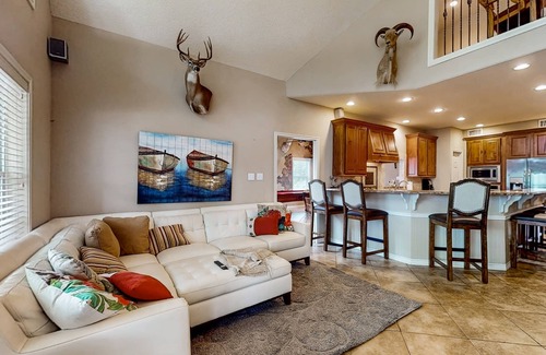 Brazoria House | Spacious dog-friendly riverfront home with central AC, private pier + firepit