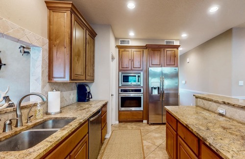 Brazoria House | Spacious dog-friendly riverfront home with central AC, private pier + firepit