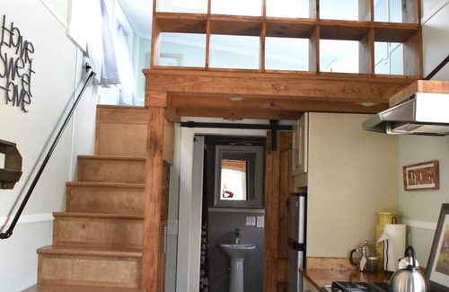 Lyons Resort | Spacious Dogwood Tiny House with Full Kitchen - near Rocky Mtn National Park