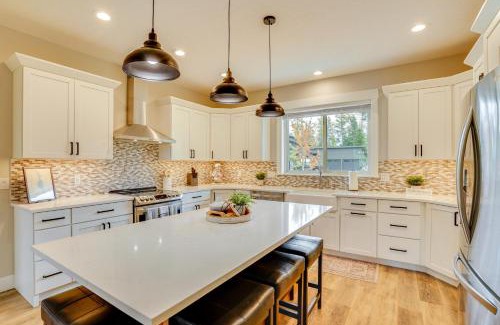 Tamarack Resort House | Spacious Donnelly Family Home with Private Hot Tub!