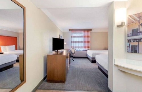 Central Business District Hotel | Spacious Double Queen Room with Views in Downtown NOLA