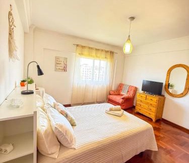 Corroios House | Spacious Double Room Garden View Good Natural Light SuperHost Stay