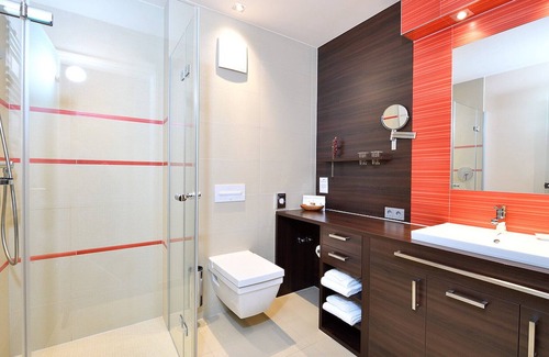 Heimbach Apartment | Spacious double suite with balcony and lake view