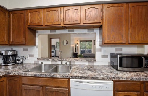 Rockford House | Spacious double unit near shops