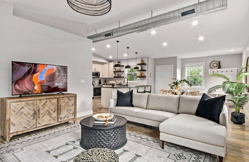 Old Town Apartment | Spacious Downtown Apartment – Walk to Old Town Fc!