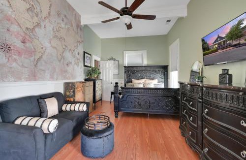 Jackson House | Spacious Downtown Jackson Retreat- Historic Hangout