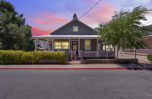 Jackson House | Spacious Downtown Jackson Retreat- Historic Hangout
