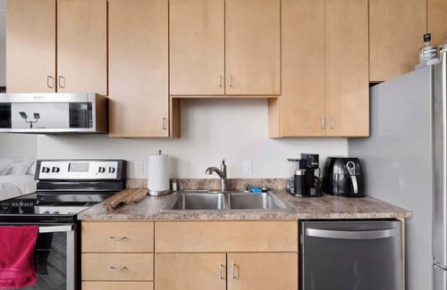 West Main Historic District Apartment | Spacious Downtown Louisville Loft (River View)