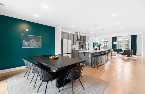 Downtown House | Spacious Downtown Raleigh Urban Retreat 2400 SQ. FT.