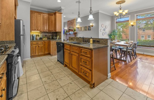 Holy Cross House | Spacious Downtown Apartment with Free Parking!