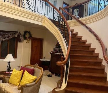 San Vicente Apartment | Spacious Dream House near Vigann