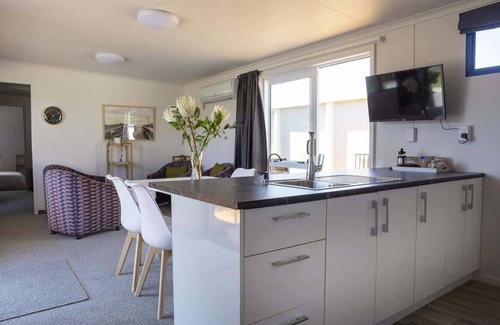 New Plymouth CBD Apartment | Spacious Dual Apartment in New Plymouth