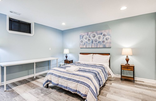 Dundalk House | Spacious Dundalk Townhome: 8 Mi to Inner Harbor!