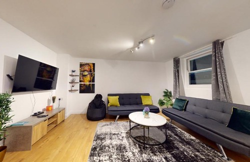 St. George's Apartment | Spacious Duplex Apartment