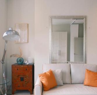 Ravenscourt Park Apartment | Spacious Duplex Flat West London for Families & Groups