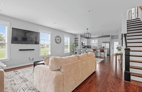 Jackson Ward House | Spacious Duplex, Near VCU, 5 Free Parking, Fenced