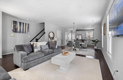 Jackson Ward House | Spacious Duplex, Near VCU, 5 Free Parking, Fenced