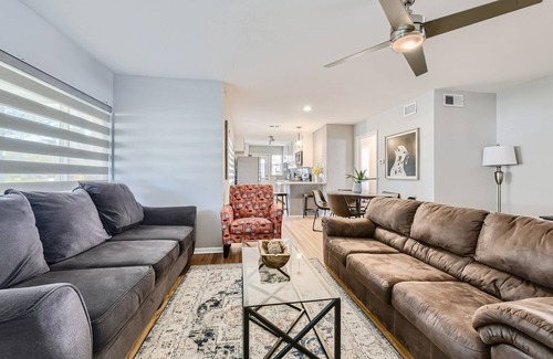 Dallas House | Spacious East Dallas Retreat - Pet Friendly!