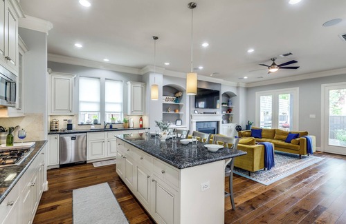 Greater East End House | Spacious East End Gem -5bed-4bath - Gated, King Beds, 3500 sq ft