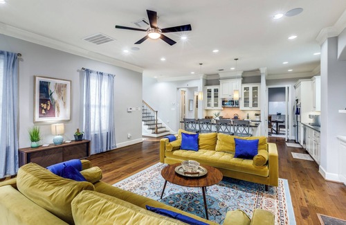 Greater East End House | Spacious East End Gem -5bed-4bath - Gated, King Beds, 3500 sq ft