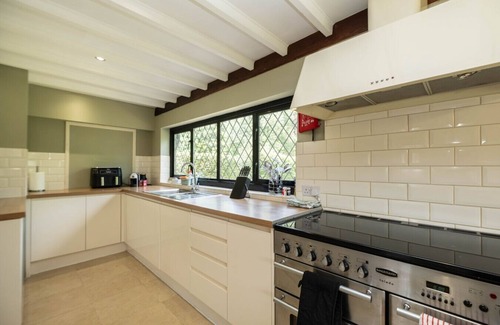 Upper Dicker House | Spacious East Sussex retreat with tennis court, hot tub, and room for 20
