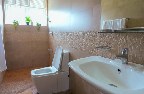 Kaduwela Villa | Spacious Eco House with Garden & Scenic Paddy Field View Colombo