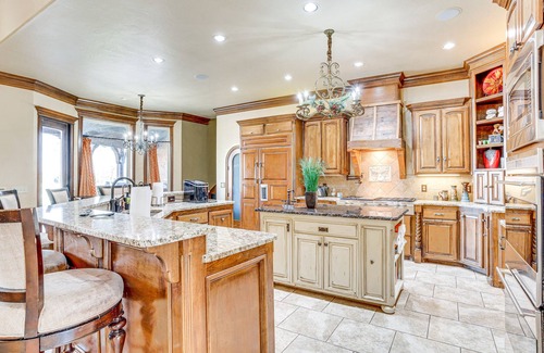 Edmond House | Spacious Edmond Vacation Rental w/Shared Pool!
