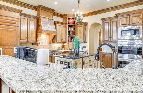 Edmond House | Spacious Edmond Vacation Rental w/Shared Pool!