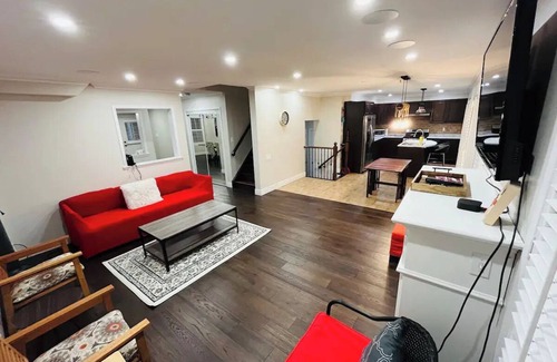 Brantford House | Spacious & Elegant 3BR + Office