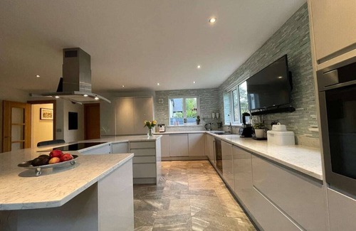 West Kirby House | Spacious & Elegant 6 Bedroom Period House in Caldy, Wirral.