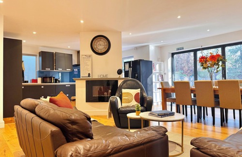 Barnhill Apartment | Spacious En-suite 30min to Central London