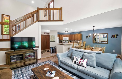 North Creek House | Spacious end unit townhome w/gas fireplace, deck & grill- minutes to ski lifts