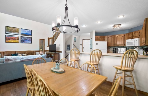North Creek House | Spacious end unit townhome w/gas fireplace, deck & grill- minutes to ski lifts