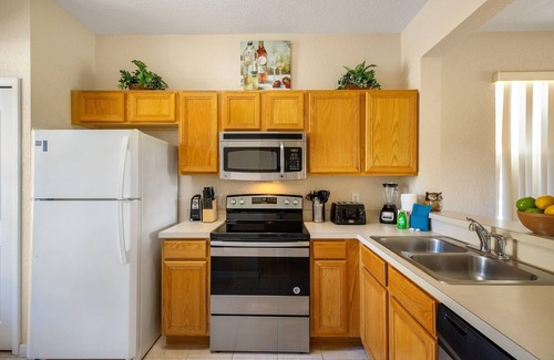 Wellington House | Spacious End-Unit Townhouse, 2 Master Suites, at Regal Palms, close to Clubhouse