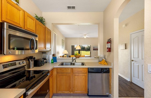 Wellington House | Spacious End-Unit Townhouse, 2 Master Suites, at Regal Palms, close to Clubhouse