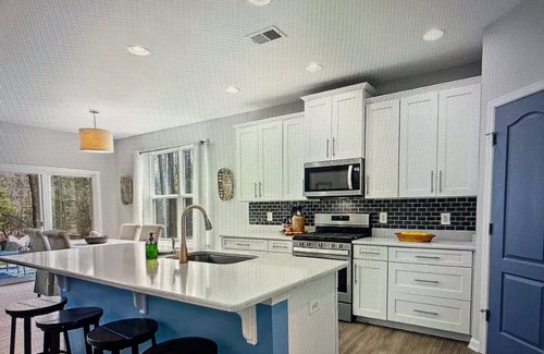 Millville House | Spacious End-unit Town house w/lots of Amenities