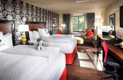 Lower Queen Anne Hotel | Spacious Ensemble Suite with Two Queen Beds in the Heart of Seattle