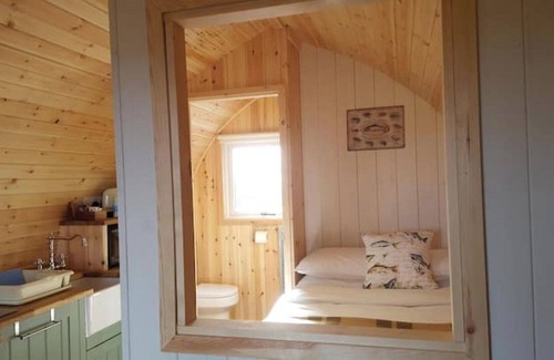 Dufftown Cabin | Spacious Ensuite Glamping Pod With Hot Tub