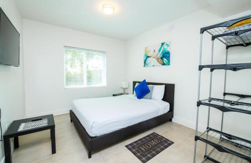 Royal Poinciana Apartment | Spacious entire Apartment with Free Parking