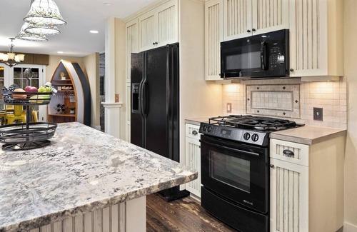 Bigfork House | Spacious Escape where Fun Meets Luxury Relaxation