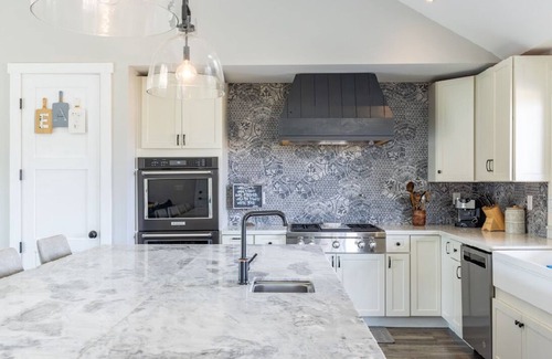 Sebastopol House | Spacious estate in wonderful Sebastopol with AC, WiFi, fitness room